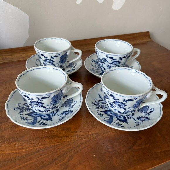 Set of 4 Blue Danube Tea Cups and Saucers Porcelain Onion Pattern Vintage Japan - Picture 1 of 9